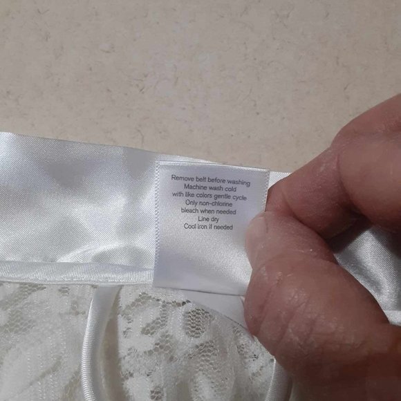 White Lace Robe - Picture 6 of 9